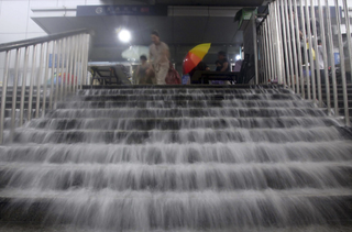 Illustration for article titled Beijing Flooding is Surreal and Awful